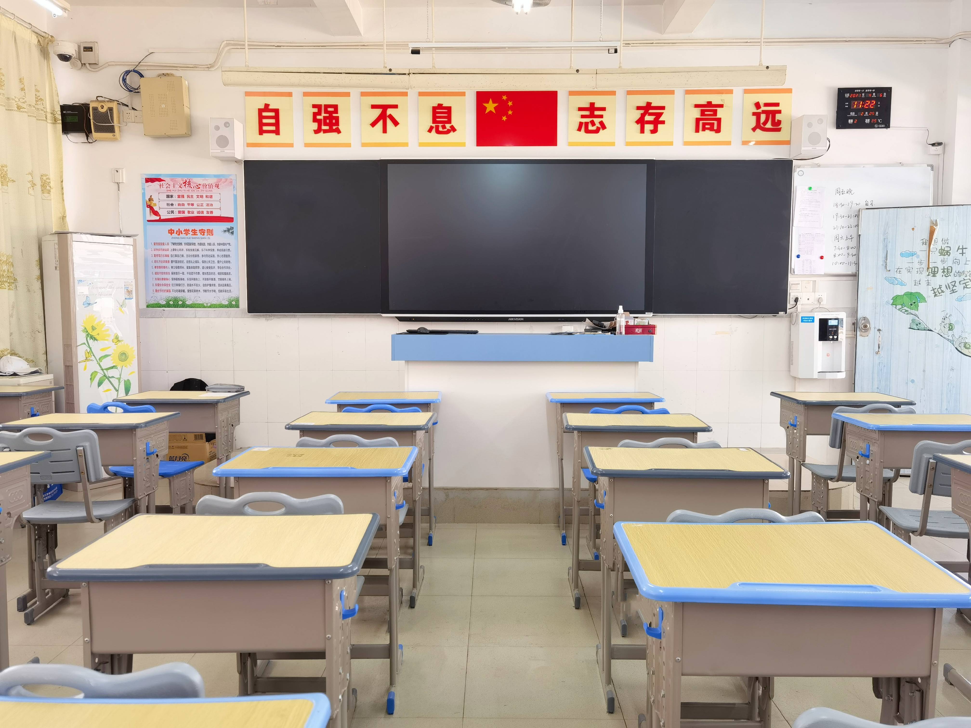课室空调和智慧黑板全覆盖